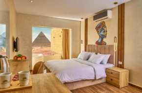 la tour de Cleopatre Pyramids view